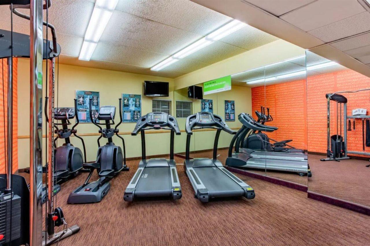 La Quinta By Wyndham Raleigh Crabtree Hotel Екстериор снимка