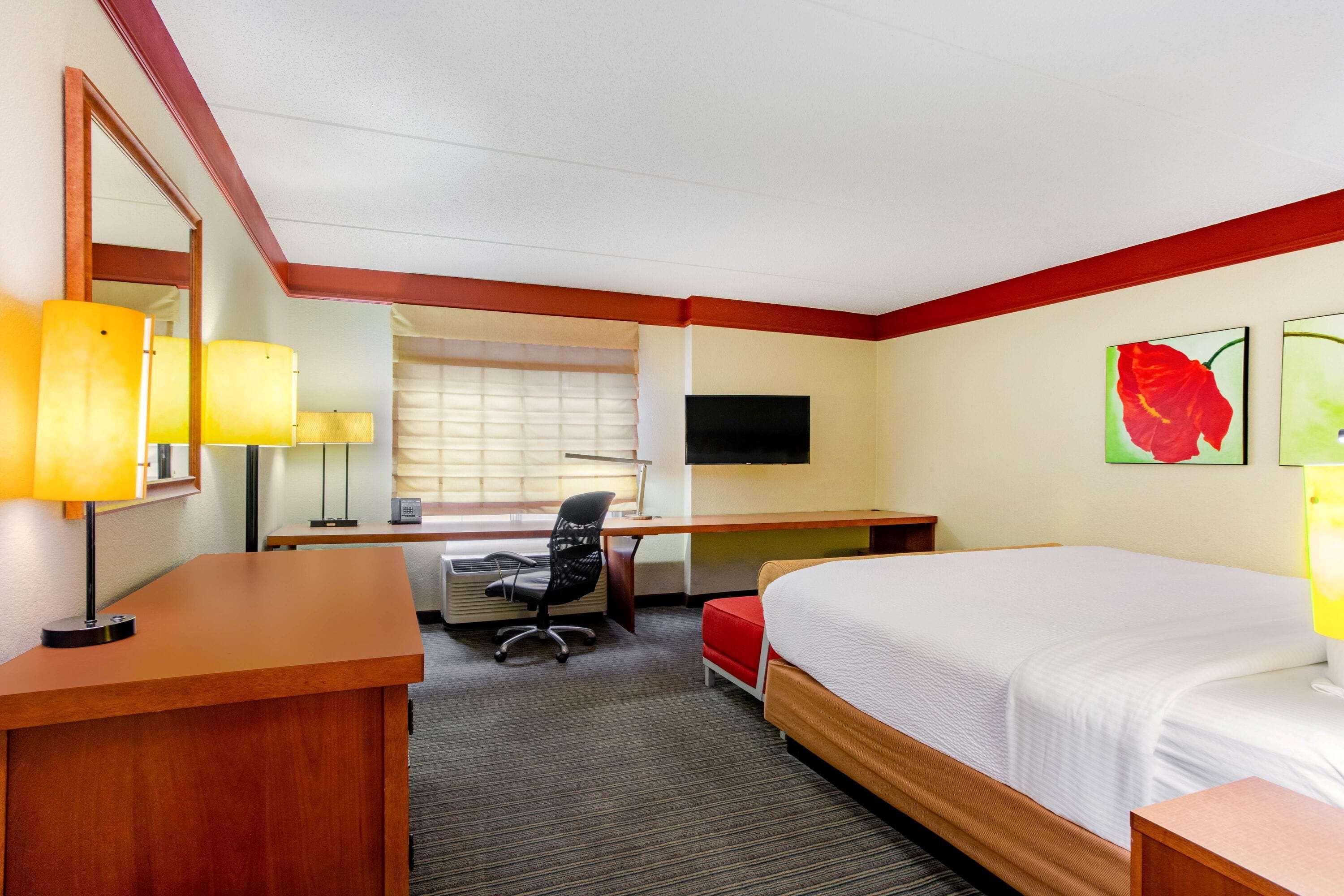 La Quinta By Wyndham Raleigh Crabtree Hotel Екстериор снимка