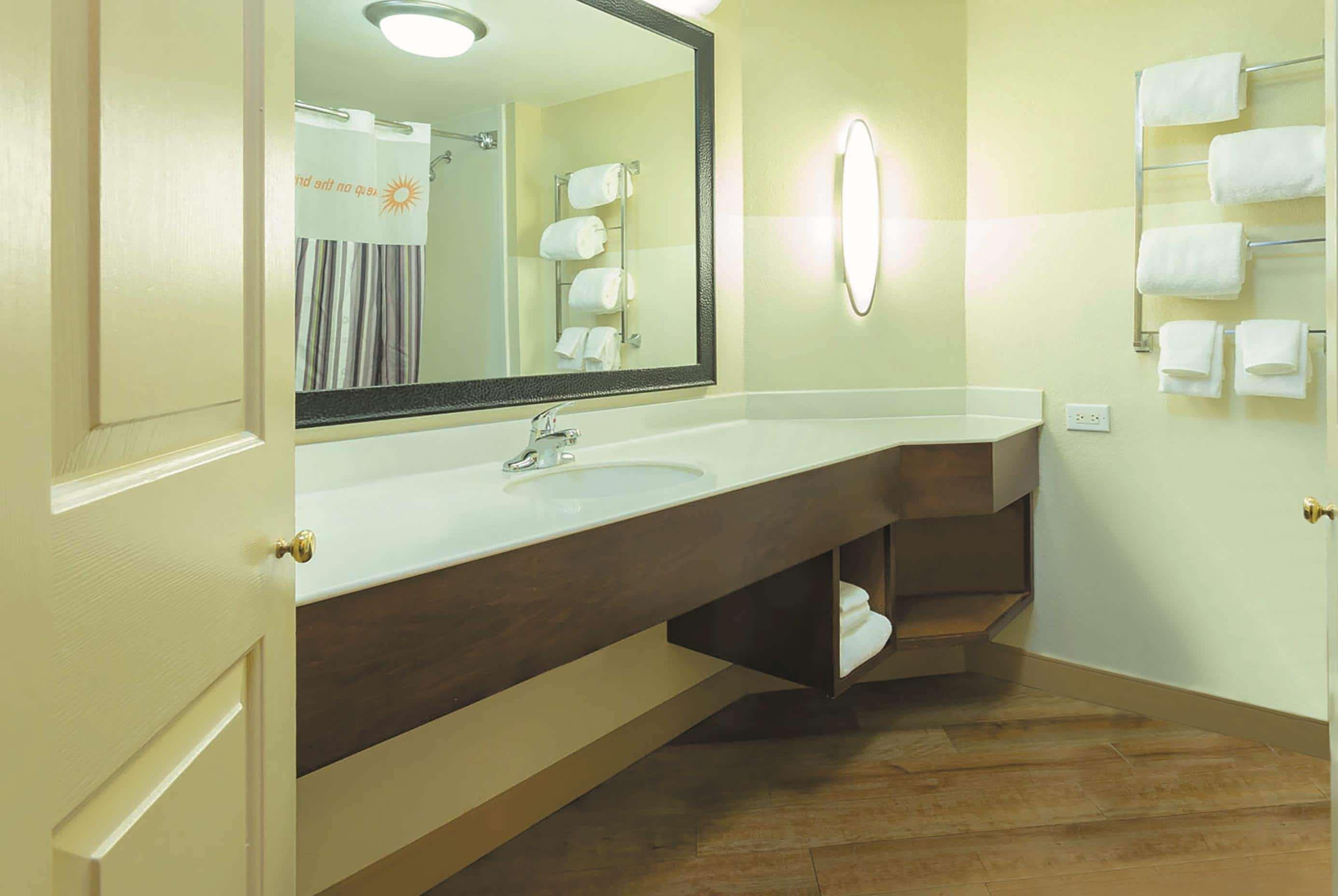 La Quinta By Wyndham Raleigh Crabtree Hotel Екстериор снимка