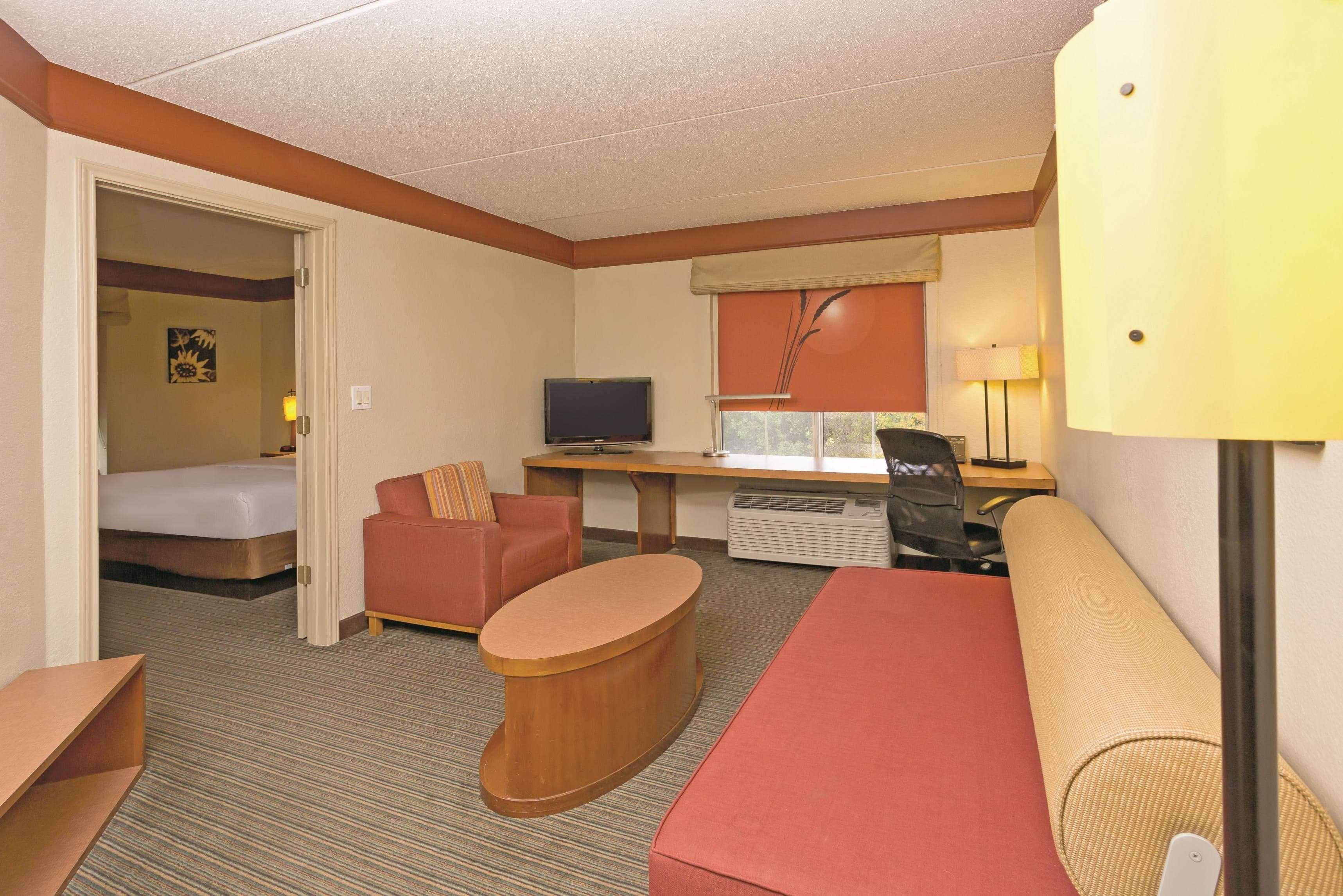 La Quinta By Wyndham Raleigh Crabtree Hotel Екстериор снимка