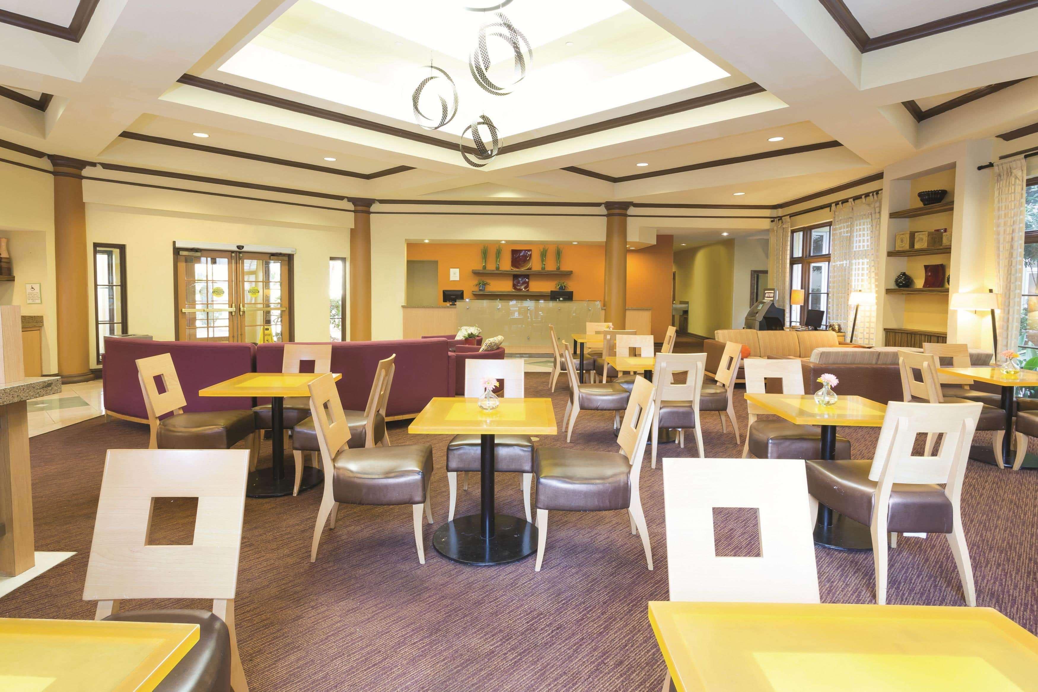 La Quinta By Wyndham Raleigh Crabtree Hotel Екстериор снимка
