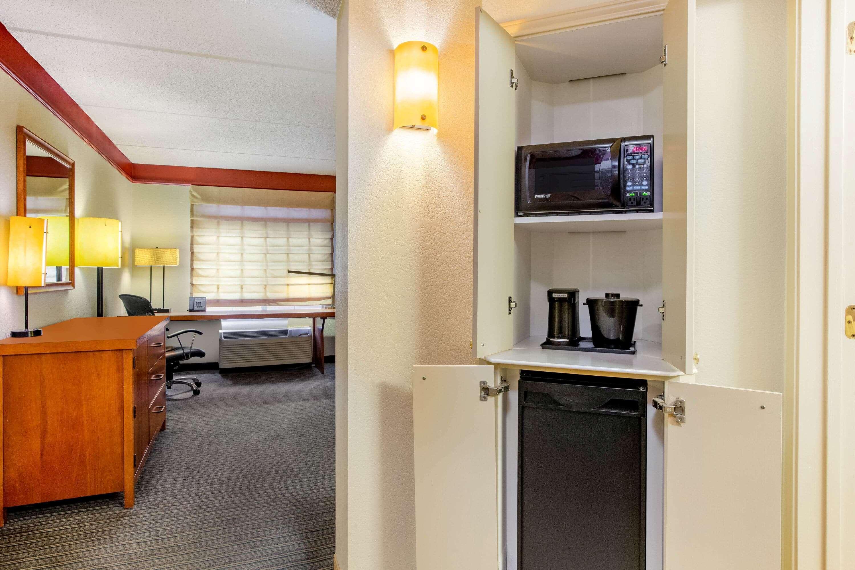 La Quinta By Wyndham Raleigh Crabtree Hotel Екстериор снимка